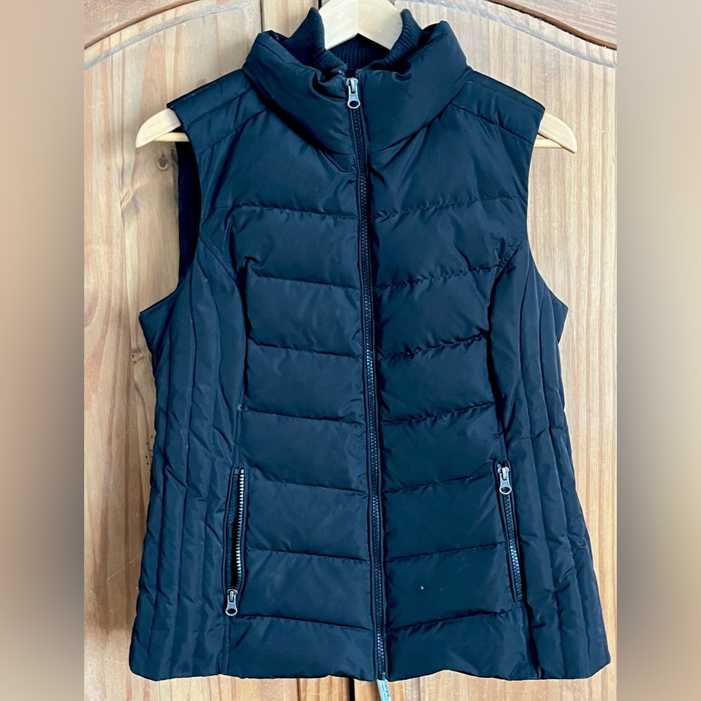 GH Bass Women’s Black Puffer Vest-Size Medium